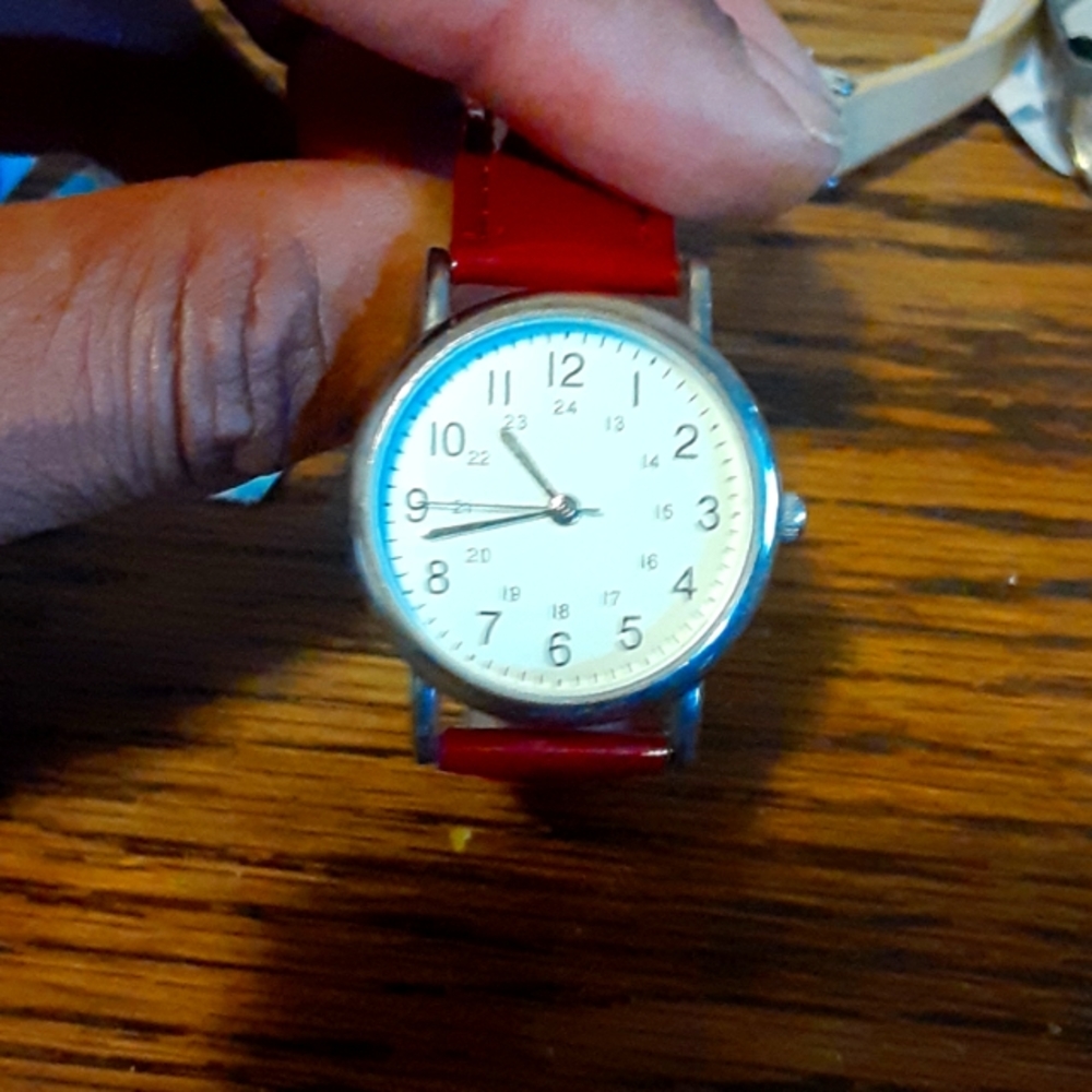 SINGAPORE MOVT LADIES WATCH NRMINT CONDITION